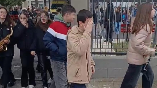 Αμύνταιο: Μαθητές αρνήθηκαν να πουν τα κάλαντα στον Άδωνι Γεωργιάδη – Στήριξη στους αγρότες γονείς τους