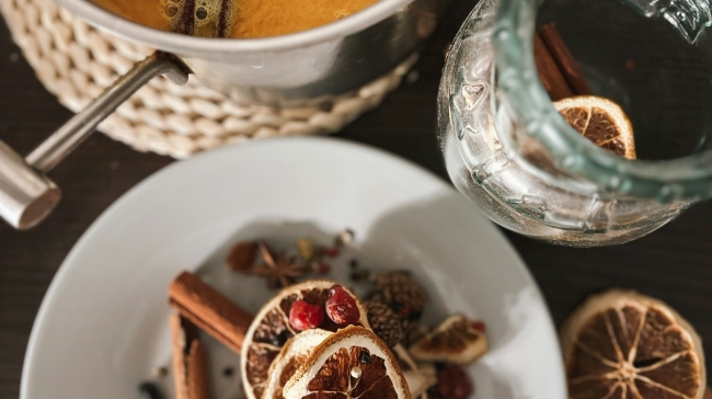 Christmas punch: Το ζεστό και αρωματικό κοκτέιλ που φέρνει γιορτινή διάθεση στο τραπέζι σας