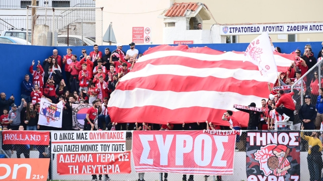 Επική σκηνή στη Σύρο: Φαντάρος βλέπει από τη σκοπιά το ματς του Ολυμπιακού!