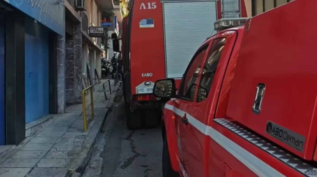 Έπεσε ασανσέρ σε σούπερ μάρκετ στα Ιλίσια: Επιχείρηση απεγκλωβισμού από την πυροσβεστική