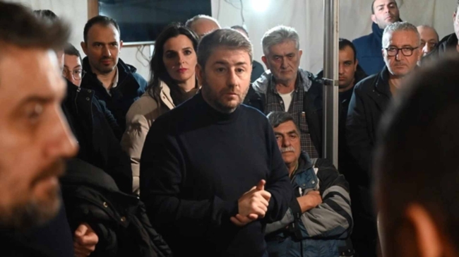 Το παρασκήνιο της συνάντησης με τους αγρότες, το λάθος του Καραχάλιου και η αισιοδοξία του ΠΑΣΟΚ