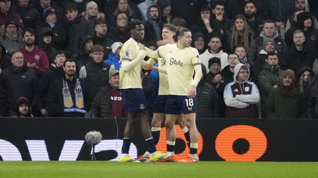 Η Έβερτον υπέταξε την Άστον Βίλα που ξέμεινε στο -7 από την κορυφή