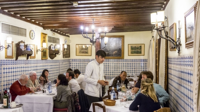 Νέα απάτη με ΑΙ: Ζευγάρι προσπάθησε να μην πληρώσει εκατοντάδες ευρώ σε ένα εστιατόριο