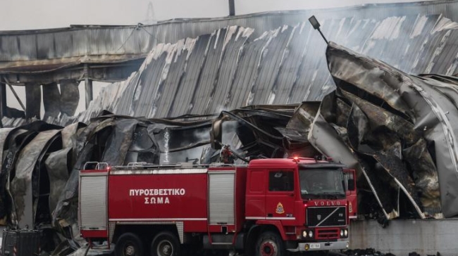Στη φυλακή ο ιδιοκτήτης του εργοστασίου «Βιολάντα»: «Καταπέλτης» το πόρισμα της Πυροσβεστικής (vid)