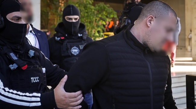 Ανατροπή στην υπόθεση της Φοινικούντας: Ο 22χρονος που παραδόθηκε ως συνεργός φέρεται να είναι ο δολοφόνος