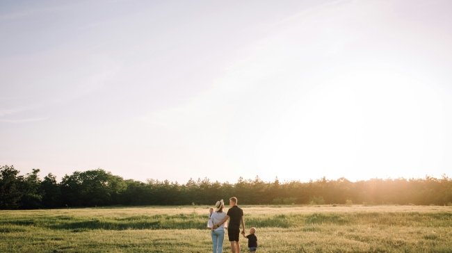 Αν μεγάλωσες σε μια δυσλειτουργική οικογένεια, μάλλον έχεις ομαλοποιήσει αυτές τις 10 τοξικές συμπεριφορές