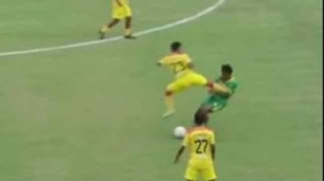 Τέλος η μπάλα σε παίκτη της Ινδονησίας μετά από «δολοφονικό» μαρκάρισμα 