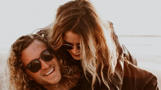 Οι άνθρωποι που είναι ευτυχισμένοι στη σχέση τους, έχουν αυτά τα 5 κοινά με τον σύντροφό τους