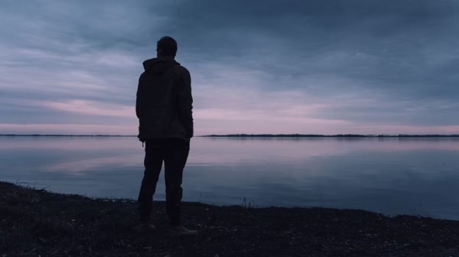 Δεν είσαι αντικοινωνικός, είσαι ξεχωριστός: Οι 7 μεγάλες αλήθειες για όσους επιλέγουν να μένουν μόνοι