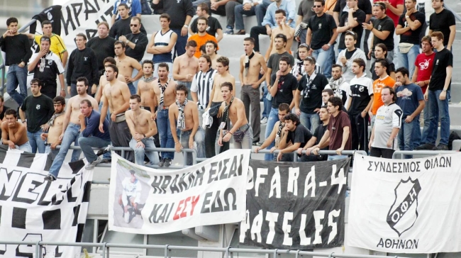 Οι «Θεές» προστατεύουν την μπάλα πόρνη!