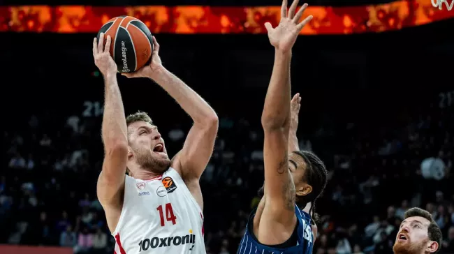 Δαντέλες, ιδρώτας και μεταξωτές κορδέλες