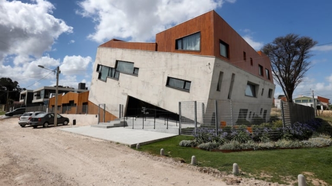 Το σπίτι «που καταπίνει η γη» μετατράπηκε σε πολυτελές ξενοδοχείο