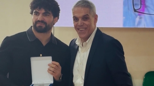 Βράβευση του αθλητή Θεόδωρου Τσελίδη από τον Χρήστο Τεντόμα