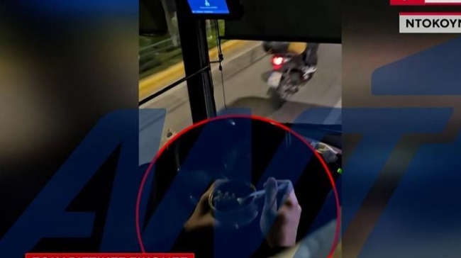 Αδιανόητο περιστατικό σε λεωφορείο στη γραμμή Πειραιάς-Σύνταγμα: Οδηγός έτρωγε στο τιμόνι!