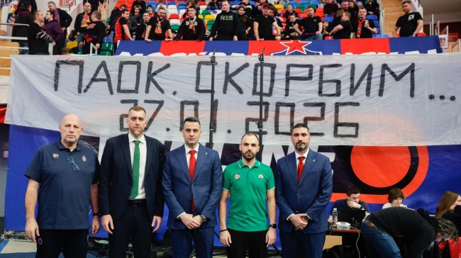 Οι φίλοι της ΤΣΣΚΑ ύψωσαν πανό στη μνήμη των επτά παιδιών του ΠΑΟΚ: «ΠΑΟΚ, πενθούμε»