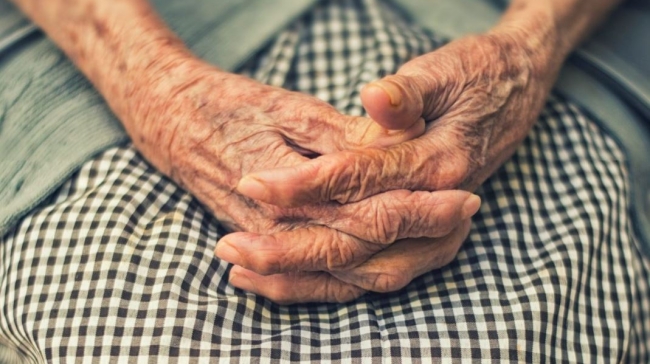 Κοζάνη: Γιαγιάδες ήρθαν στα χέρια στην πλατεία: Μεταφέρθηκαν και οι δύο στο νοσοκομείο