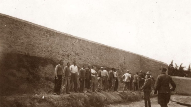 «Σταμάτησα τη δημοπρασία, δεν έχω αποφασίσει την πώλησή τους»: Ο κάτοχος των φωτό της Καισαριανής