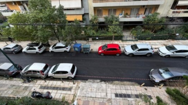 Ελλάς το μεγαλείο σου: Ασφαλτόστρωσαν δρόμο στη Νέα Σμύρνη και λίγες μέρες μετά τον ξανασκάβουν για οπτικές ίνες