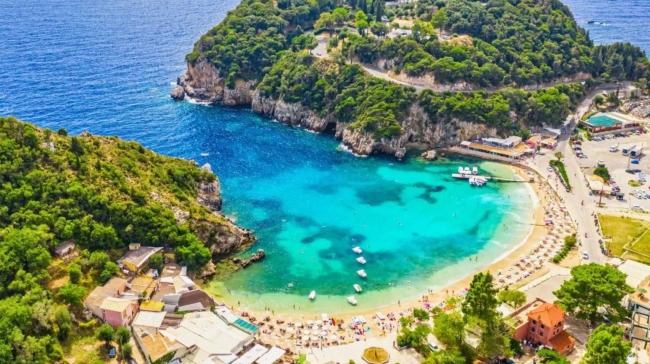 Tripadvisor: Οι 4 ελληνικές παραλίες που μπήκαν στις καλύτερες του κόσμου για το 2026