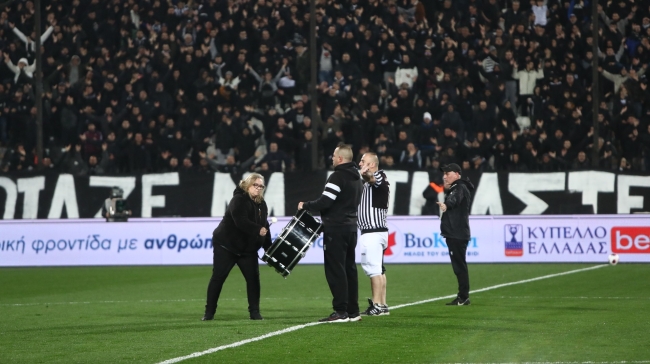 Η στιγμή που λύγισε την Τούμπα! - Τί ψυχή πρέπει να έχει αυτή η μάνα;