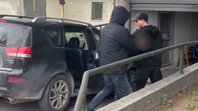 Υπό δρακόντεια μέτρα η μεταγωγή του 23χρονου που κατηγορείται για την δολοφονία του Κλεομένη (vid)