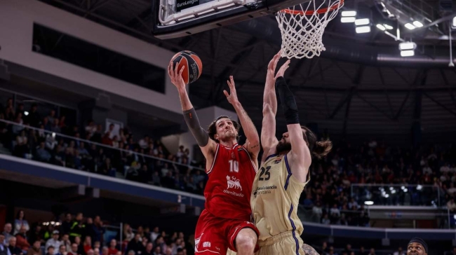 Η Αρμάνι απέφυγε την αυτοκτονία και νίκησε την Μπαρτσελόνα που επιχείρησε να επιστρέψει από το -27!