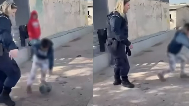 Γυναίκα αστυνομικός παίζει μπαλίτσα με πιτσιρίκια σε καταυλισμό Ρομά κατά τη διάρκεια επιχείρησης (vid)