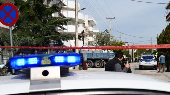 Λουτράκι: Άρπαξαν πάνω από 30.000 ευρώ με καλάσνικοφ από τα ΕΛΤΑ