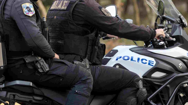 Συνελήφθη γνωστός τράπερ σε καταδίωξη: Κουβαλούσε μαχαίρι 20 εκατοστών (vid)