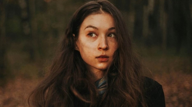 Μοναξιά: 7 «αθόρυβα» χαρακτηριστικά που κρατούν τους ανθρώπους συναισθηματικά απομονωμένους