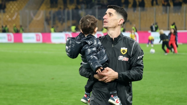 Μάνταλος: «Μακρινό το 2027 αλλά αν η ΑΕΚ με θέλει τότε εννοείται»