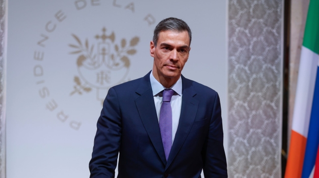 Ο πολιτικός που τόλμησε να πει «όχι» στον Τραμπ: Ποιος είναι ο Πέδρο Σάντσεθ για τον οποίο μιλάει όλη η Ευρώπη