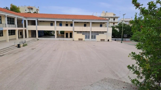 13χρονη έπεσε από τον 1ο όροφο σχολείου στο Χαϊδάρι: Δίνει μάχη για τη ζωή της στη ΜΕΘ