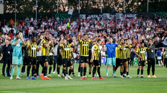 Χειροκρότημα και στήριξη από τους Ενωσίτες στο Βαγέκας παρά την ήττα