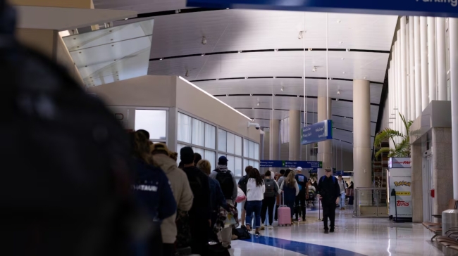 Άσχημα νέα για χιλιάδες ταξιδιώτες: Το σύστημα ταυτοποίησης της ΕΕ που προκαλεί καθυστερήσεις στα αεροδρόμια