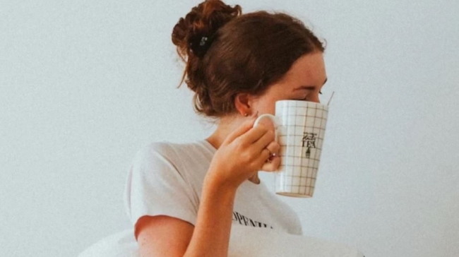 5 μικρές συνήθειες ανθρώπων που ξυπνούν τη Δευτέρα χωρίς άρνηση