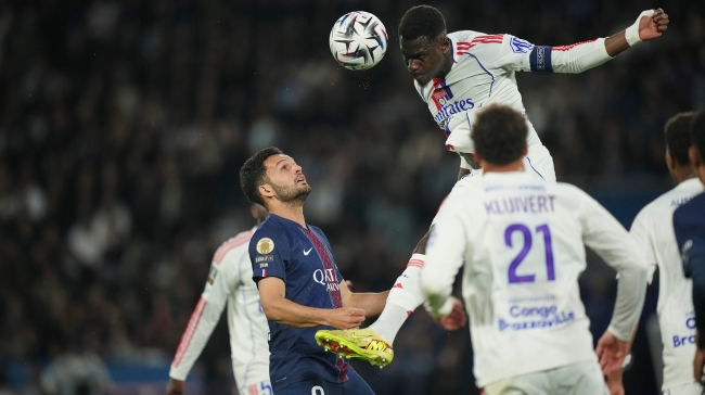 Έκανε ζημιά στην Παρί Σεν Ζερμέν και έβαλε φωτιά στην κορυφή η Λιόν!