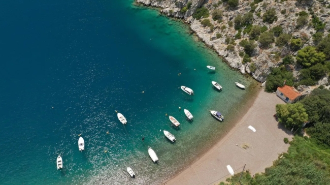 Ξεκινούν τα πρώτα μπάνια: Οι 6 φθηνοί και κοντινοί προορισμοί στην Αθήνα