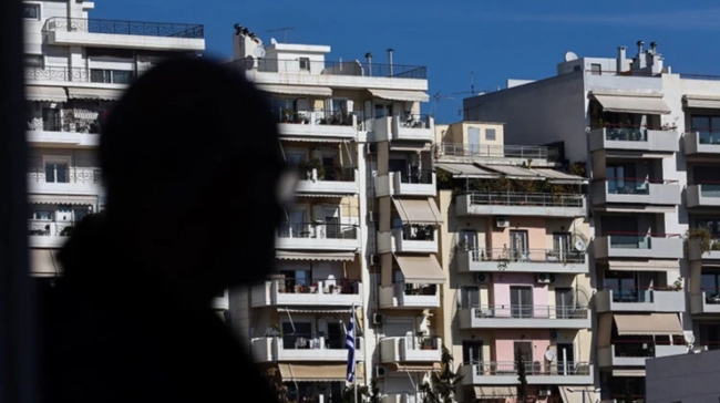 Σαρηγιάννης: «Η οσμή αερίου προέρχεται από τον Σαρωνικό» (vid)