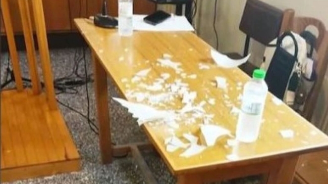 Φωτιστικό έπεσε στο κεφάλι δικηγόρου μέσα στο Πρωτοδικείο Νάουσας