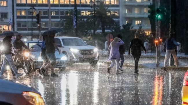 Καιρός: Βροχερό σκηνικό και σήμερα - Μέχρι πότε θα κρατήσουν, τι θα γίνει στην Αττική