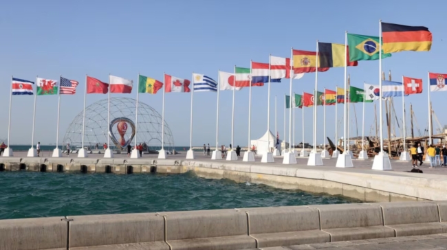 Τετράχρονο κορίτσι αποδεικνύει ότι ξέρει όλες τις σημαίες του κόσμου απέξω: «Κρέμασα έναν παγκόσμιο χάρτη στο σπίτι»