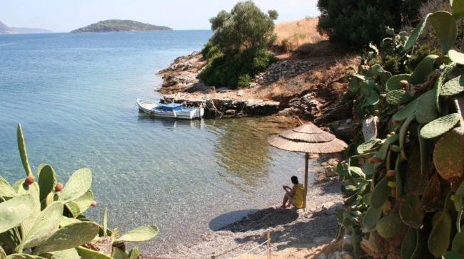 7 «ψαγμένα» ελληνικά νησιά για διακοπές μακριά από τα πάντα