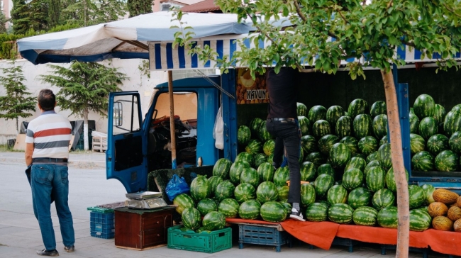 Καρπούζι: Φεύγει απ' το χωράφι στα €0,10 και πωλείται €1,40 σε σούπερ μάρκετ, λαϊκές, οπωροπωλεία