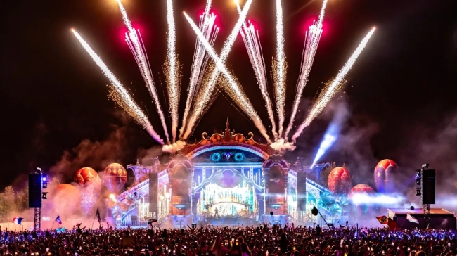 Tomorrowland 2026: Το πιο επικό μουσικό ταξίδι του καλοκαιριού μπορεί να γίνει η επόμενη μεγάλη σου εμπειρία