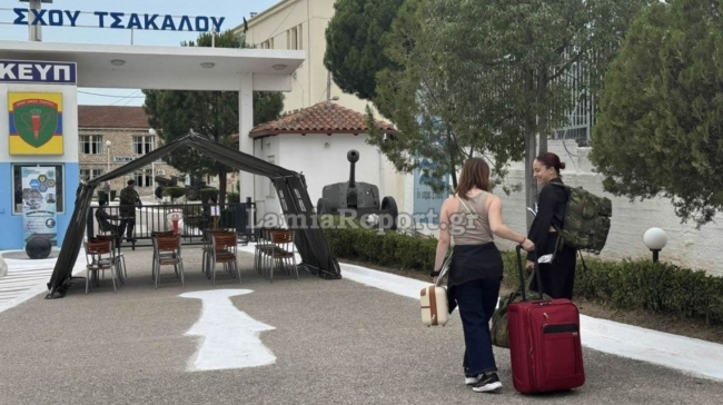 Ιστορική στιγμή στη Λαμία: Παρουσιάστηκαν οι πρώτες 72 εθελόντριες στον Στρατό (vid)