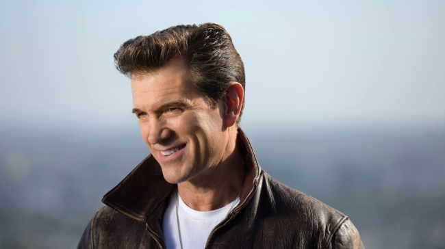 Ο Chris Isaak φέρνει το Wicked Game στον Λυκαβηττό