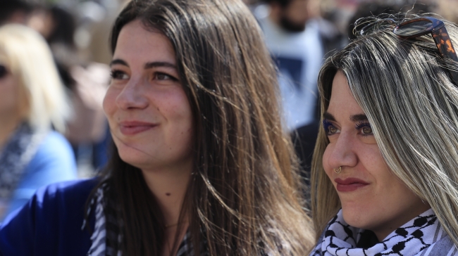 «Νεγκλιζέ»: Γυναίκες τριγύρω πολλές…
