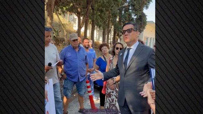Ο Άδωνις Γεωργιάδης επισκέφθηκε ταβέρνα στη Λήμνο και δέχθηκε αποδοκιμασίες: «Τι ήρθατε να κάνετε στο νησί μας;»(vid)