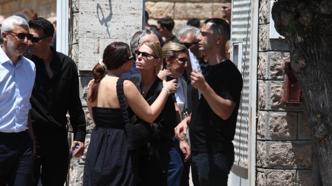 Λορέντζο Καριέρε: Ράγισε καρδιές ο γιος του στον επικήδειο – «Μου είχες υποσχεθεί ότι θα κακομάθεις τα εγγόνια σου»